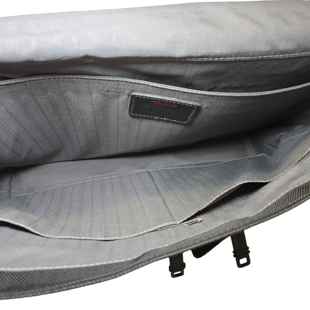 Tumi messenger laptop